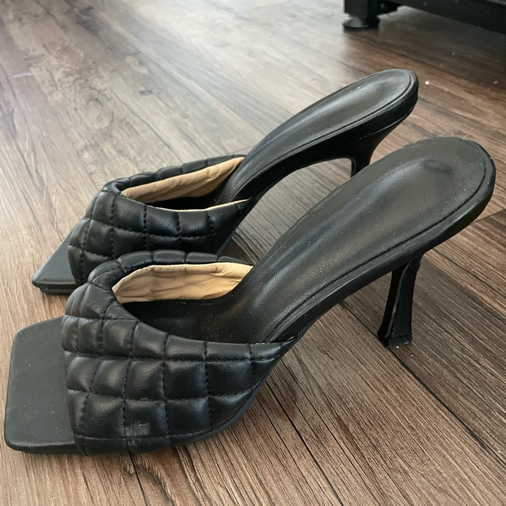 Women’s stylish black high heel shoe